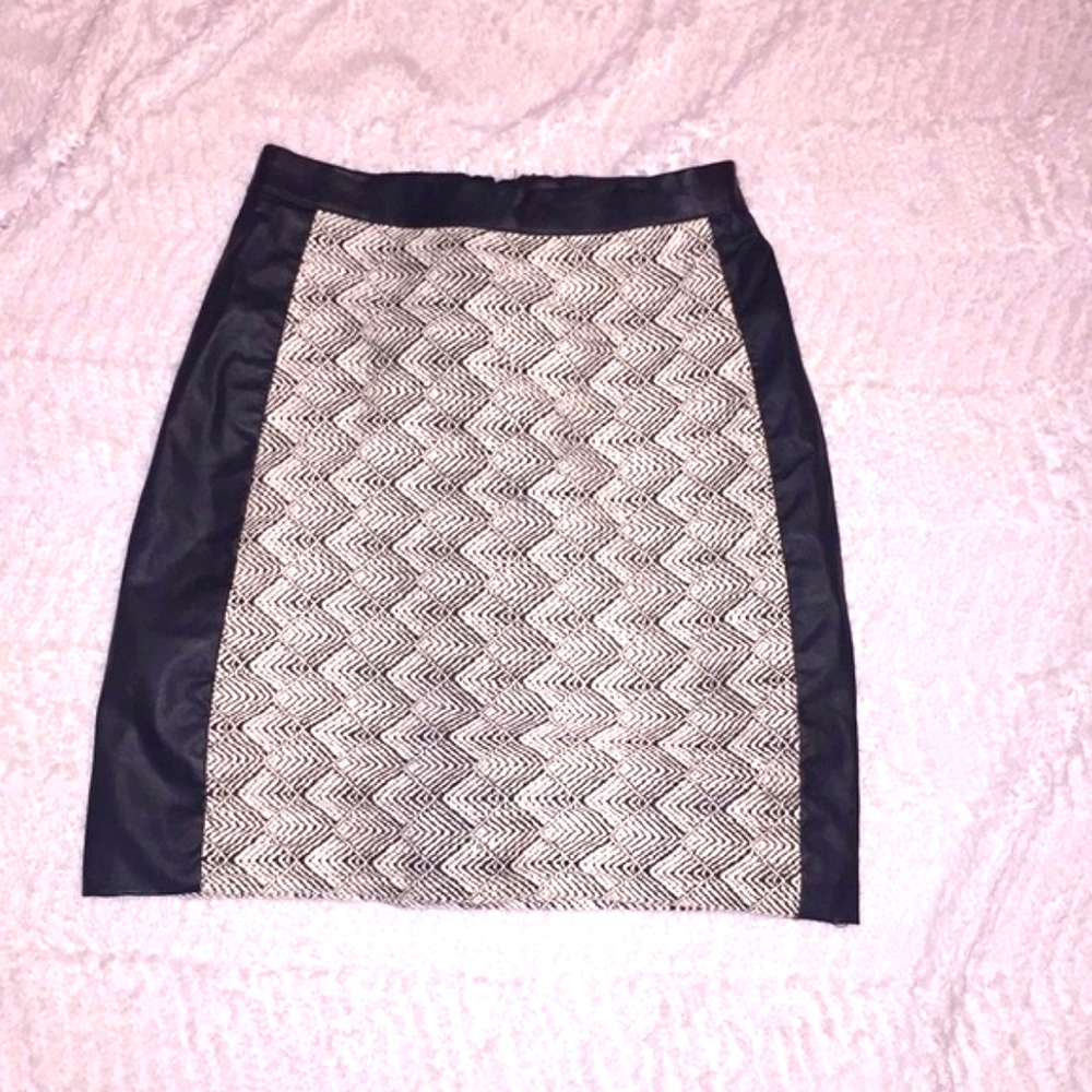 NWT, Beautiful skirt size 2 from H&M